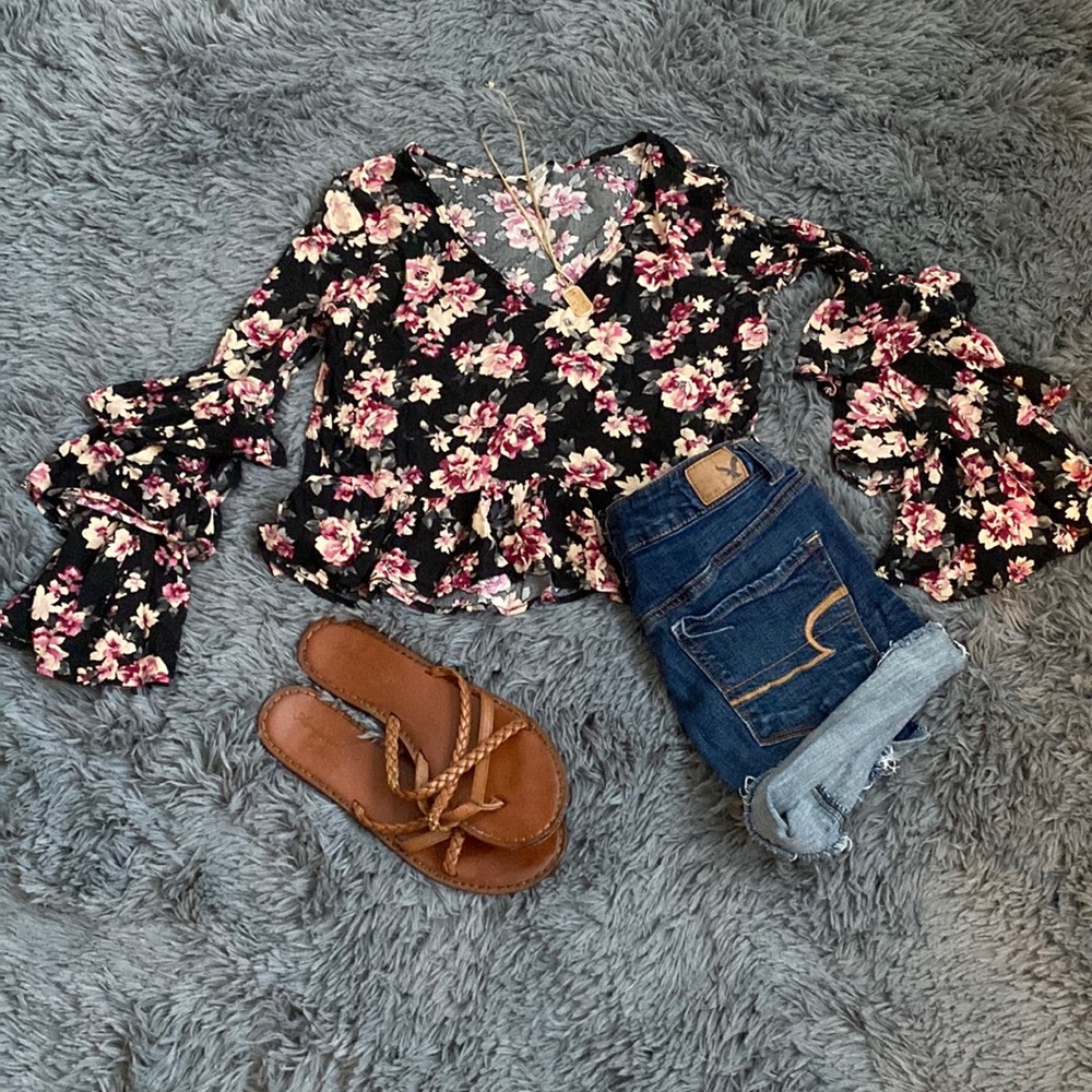 American eagle bell sleeved floral top XS